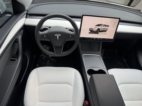 Used 2024 Tesla Model Y Long Range image 27
