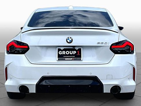 Used 2025 BMW 230i Coupe w/ M Sport Package RWD image 4