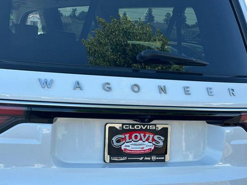 Used 2024 Jeep Wagoneer L Series II RWD image 27