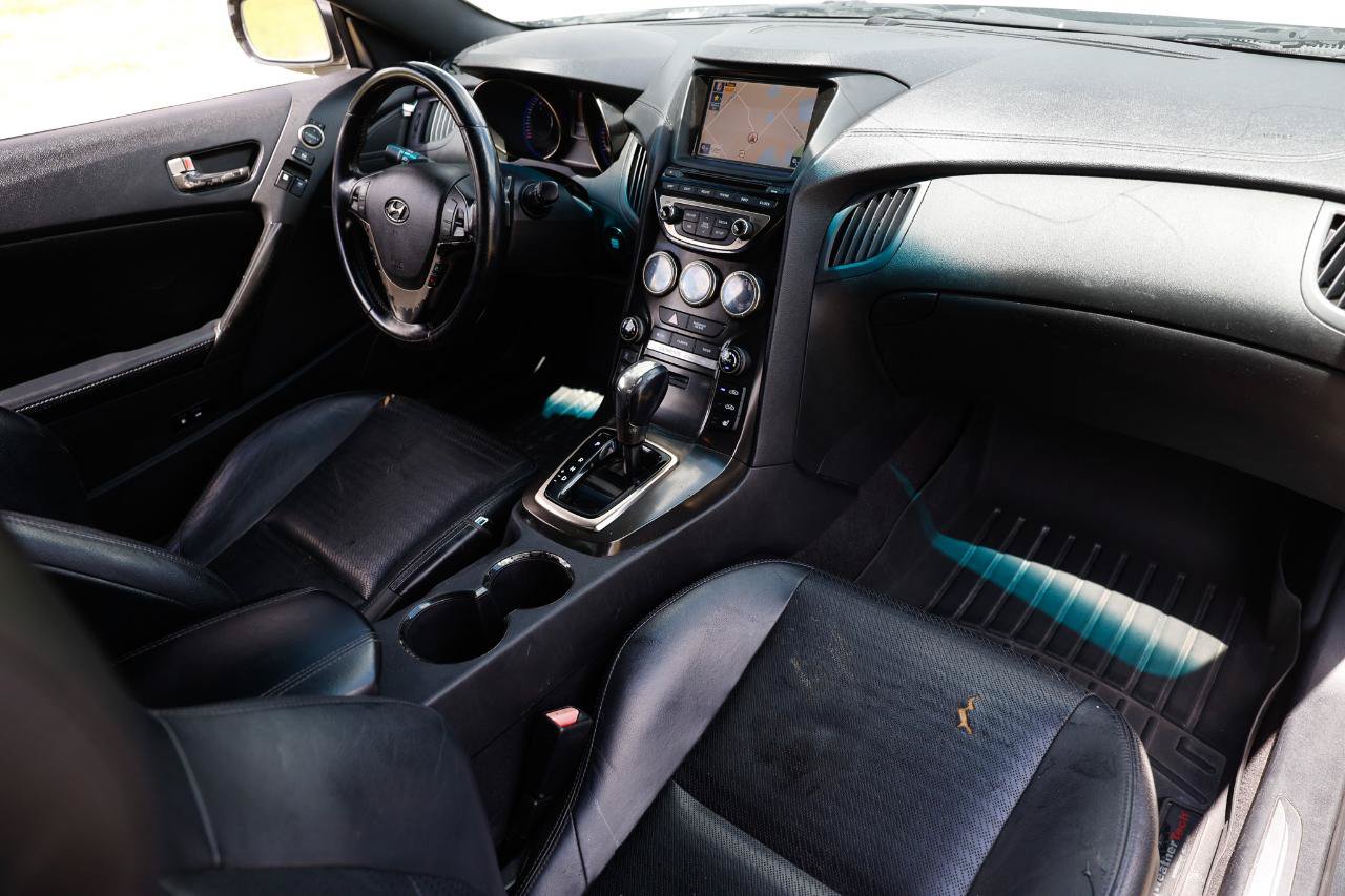 Used 2013 Hyundai Genesis 3.8 RWD image 16