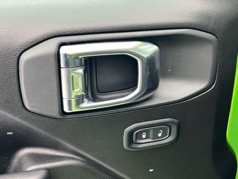 Used 2025 Jeep Gladiator Sport image 26