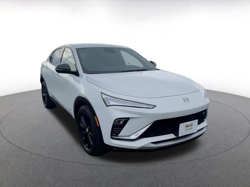 Used 2025 Buick Envista Sport Touring image 3