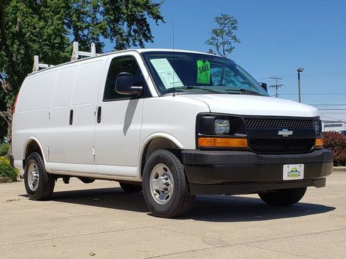 Used 2017 Chevrolet Express 2500 RWD image 8
