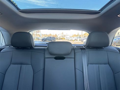 Used 2025 Audi Q5 Premium w/ Convenience Package image 23