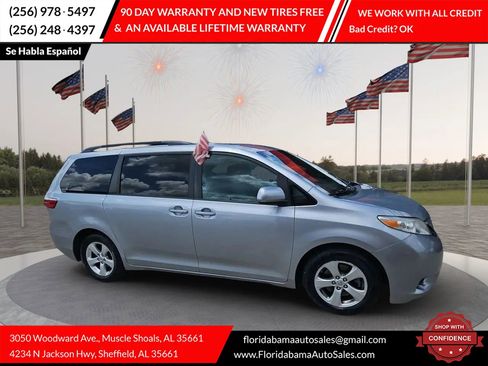 Used 2017 Toyota Sienna LE image 1