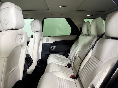 Used 2025 Land Rover Discovery S image 26