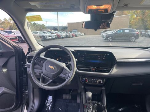 Used 2025 Chevrolet TrailBlazer LT image 30