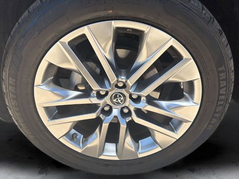 Used 2019 Toyota RAV4 XLE Premium w/ Cold Weather Package AWD/4WD image 15