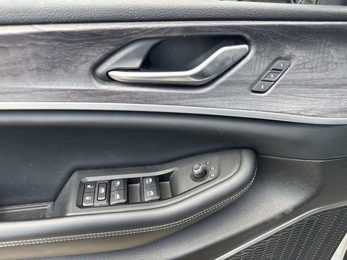 Used 2022 Jeep Grand Cherokee L Limited AWD/4WD image 22