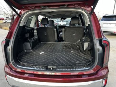 Used 2024 Kia Telluride SX w/ Towing Package image 11