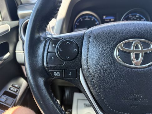 Used 2018 Toyota RAV4 XLE AWD/4WD image 19