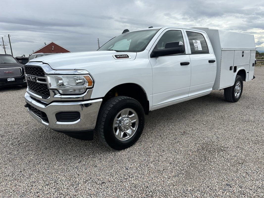 Used 2022 RAM 3500 Tradesman w/ Chrome Appearance Group AWD/4WD image 5