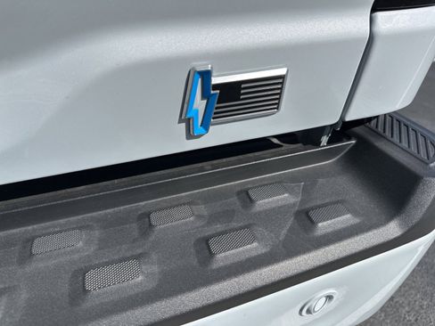 Used 2025 Ford F150 Lightning Lariat image 7