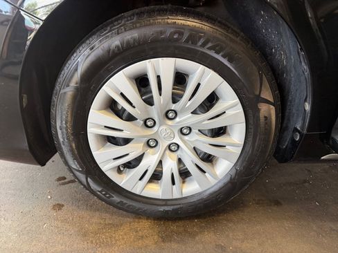 Used 2014 Toyota Camry LE FWD image 31