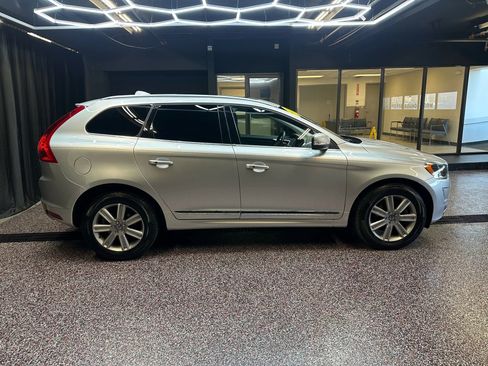 Used 2016 Volvo XC60 T6 w/ Proximity Package image 8