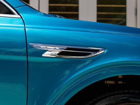 New 2025 Bentley Bentayga Extended Wheelbase image 6