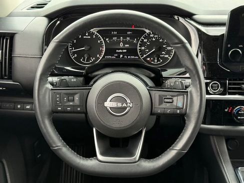 Used 2023 Nissan Pathfinder SL w/ Black Appearance Package image 25