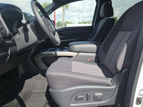 Used 2024 Nissan Titan SV w/ SV Bronze Edition Package RWD image 4