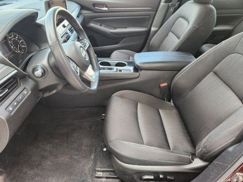 Used 2024 Nissan Altima 2.5 SV w/ SV Premium Package FWD image 12