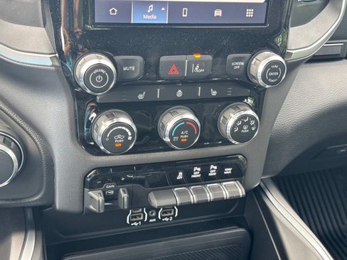 New 2026 RAM 1500 4x4 Crew Cab image 28