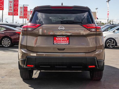New 2025 Nissan Rogue SV image 8