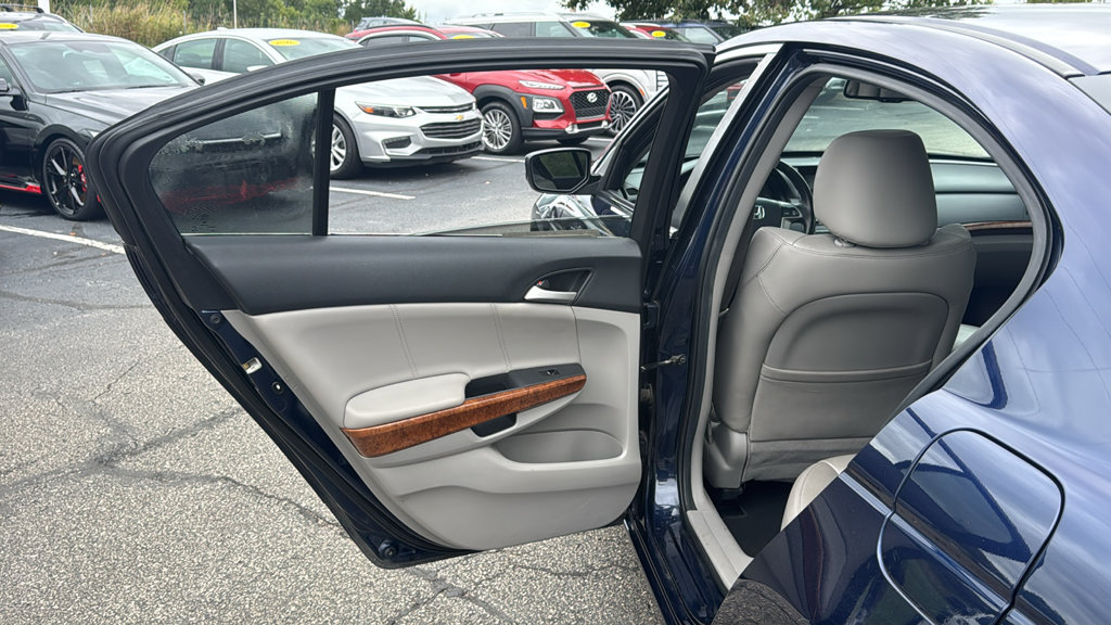 Used 2011 Honda Accord EX-L image 28