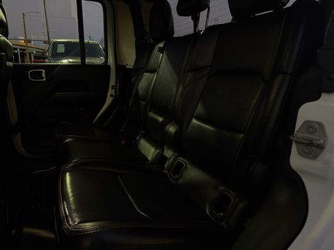 Used 2021 Jeep Gladiator Rubicon image 12