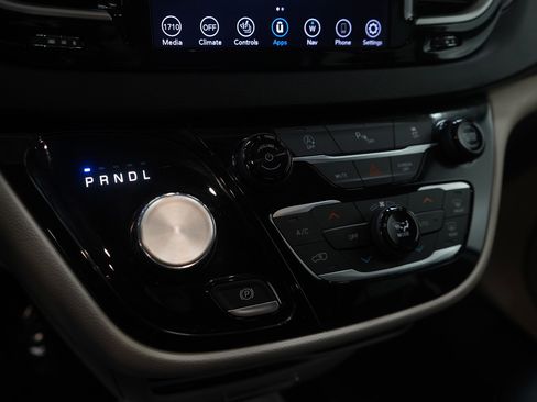 Used 2020 Chrysler Pacifica Touring-L Plus image 21