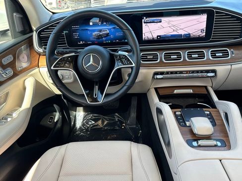 Used 2025 Mercedes-Benz GLS 450 4MATIC image 22