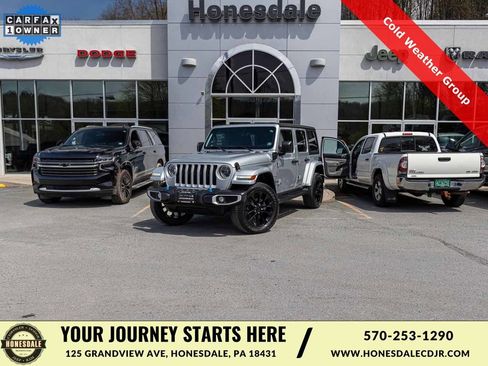 Used 2023 Jeep Wrangler Unlimited Sahara w/ Cold Weather Group AWD/4WD image 1