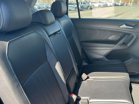 Certified 2024 Volkswagen Tiguan SE w/ Panoramic Sunroof Package image 24