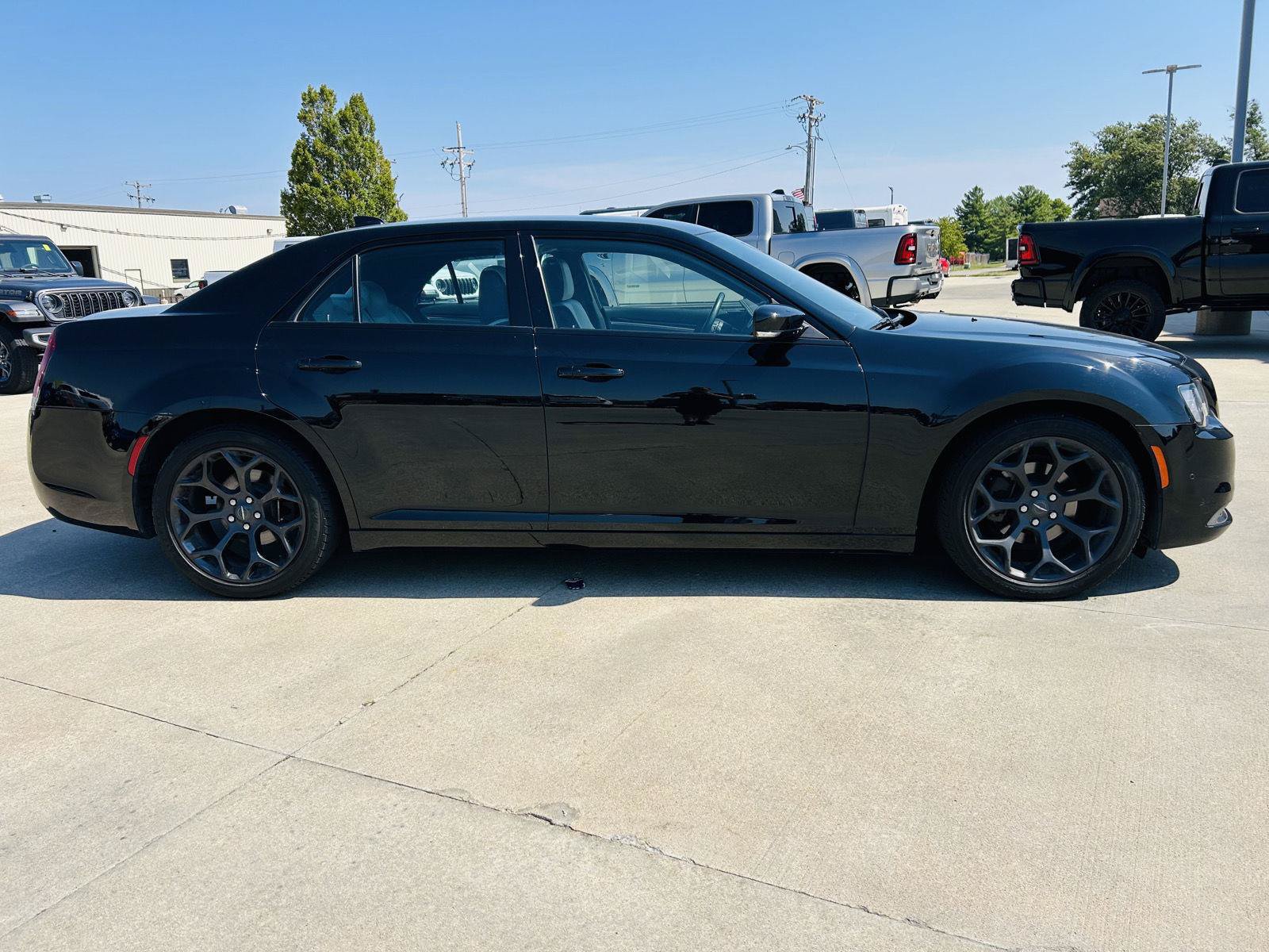 Used 2020 Chrysler 300 S w/ 300S Premium Group 2 RWD image 37