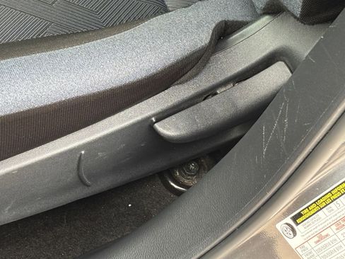 Used 2025 Nissan Versa SV w/ Trunk Package image 22