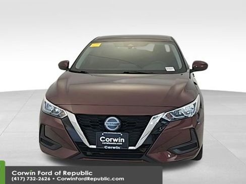 Used 2021 Nissan Sentra SV image 2