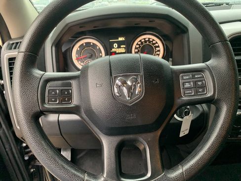 Used 2018 RAM 1500 Express AWD/4WD image 25