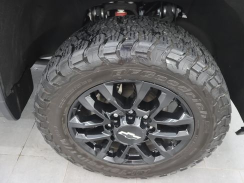 Used 2025 Chevrolet Silverado 2500 LT w/ Trail Boss Package AWD/4WD image 3