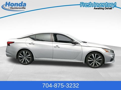 Used 2020 Nissan Altima 2.5 SR w/ Premium Package FWD image 9