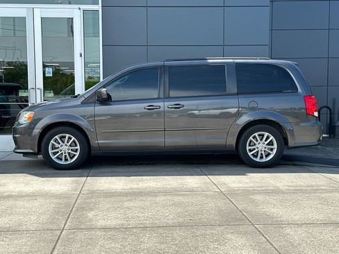 Used 2016 Dodge Grand Caravan SXT w/ UConnect Hands-Free Group FWD image 6