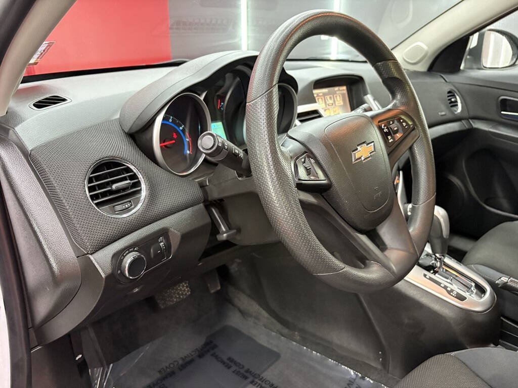 Used 2016 Chevrolet Cruze LT FWD image 13