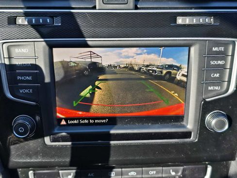 Used 2016 Volkswagen GTI SE image 28