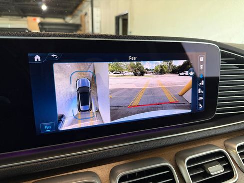 Used 2024 Mercedes-Benz GLE 350 4MATIC image 17