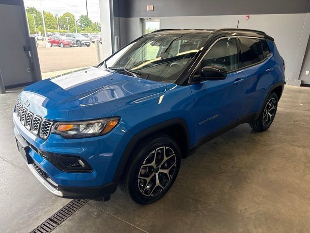 Used 2025 Jeep Compass Limited AWD/4WD image 4