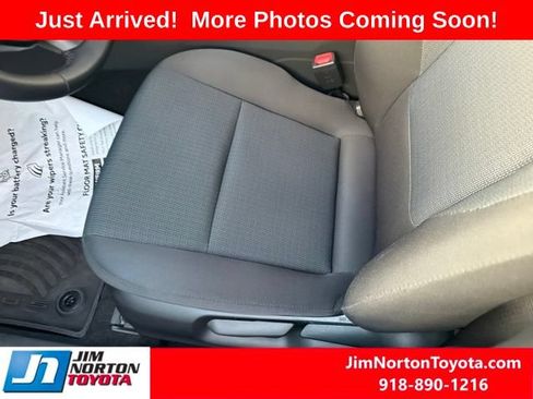 Used 2025 Toyota Prius LE FWD image 8
