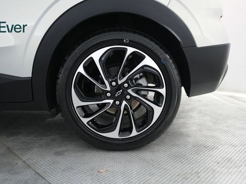 Used 2023 Chevrolet Bolt EUV Premier FWD image 9