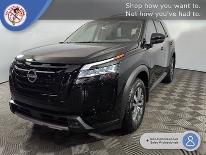 New 2025 Nissan Pathfinder SL w/ Black Appearance Package