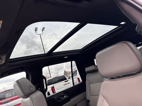 Used 2023 GMC Yukon SLT image 24