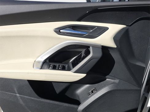 New 2025 Audi Q5 Premium image 18