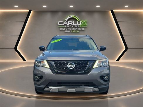 Used 2020 Nissan Pathfinder SL AWD/4WD image 2