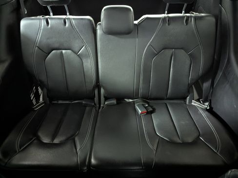 Used 2022 Chrysler Pacifica Touring-L w/ Uconnect Theater Family Group AWD/4WD image 21