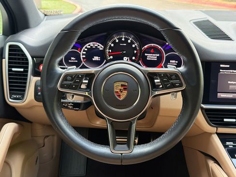 Used 2023 Porsche Cayenne S image 18
